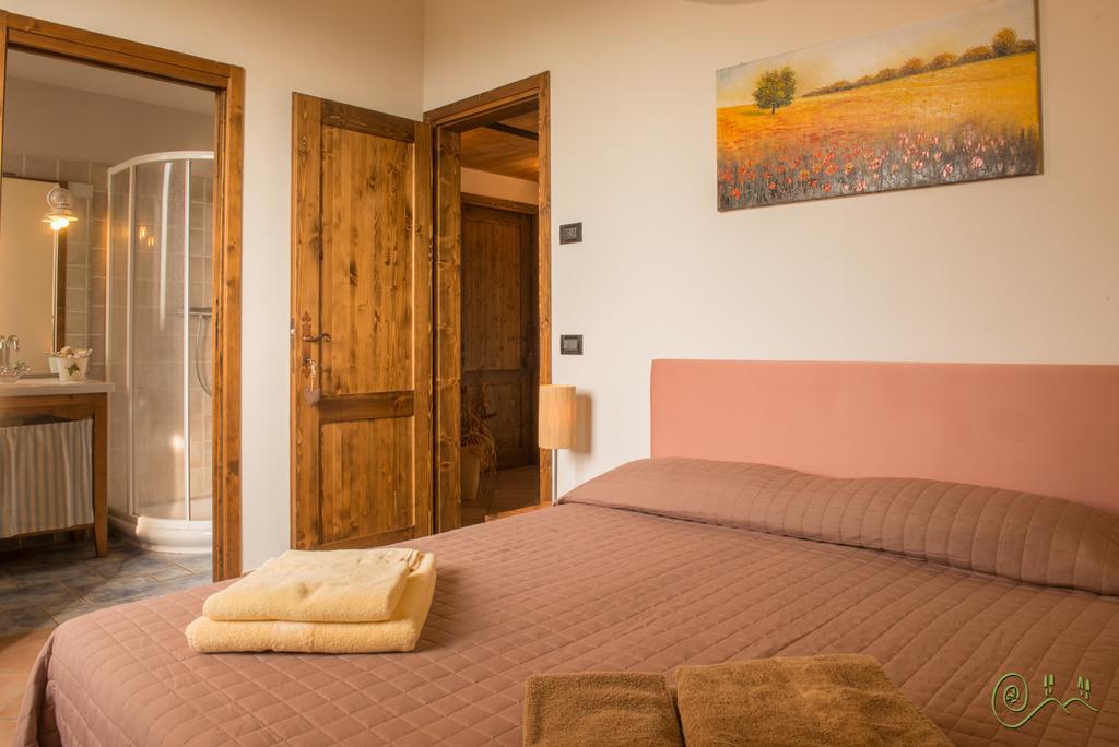 Locanda Camera Con Vista Bed & Breakfast Faenza Room photo